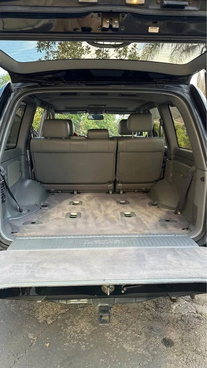2001 Lexus LX 2nd Gen - Image 11 of 16