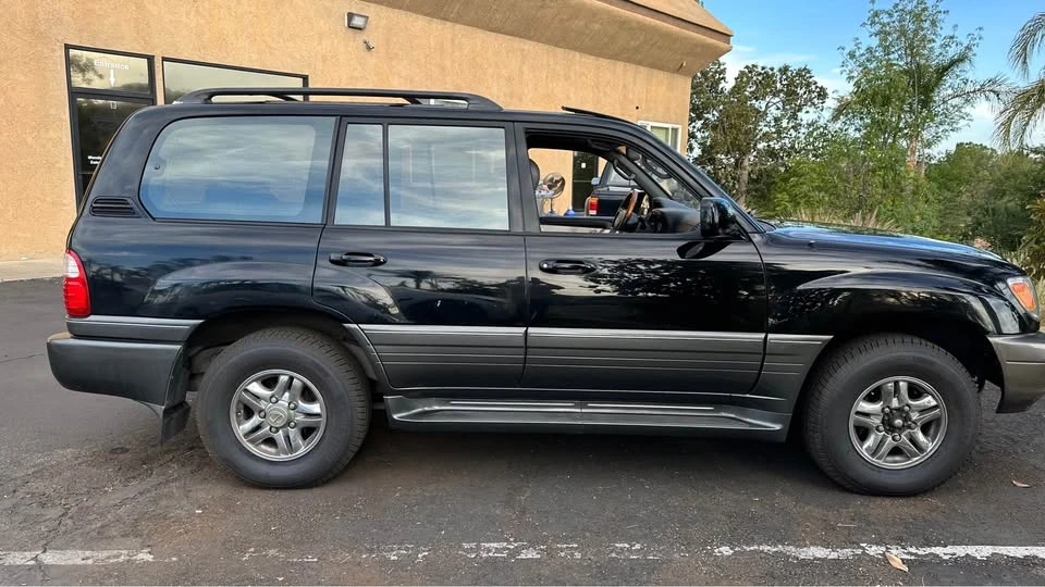 2001 Lexus LX 2nd Gen - Image 2 of 16