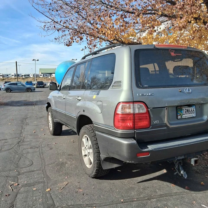 2001 Lexus LX 2nd Gen - Image 3 of 10