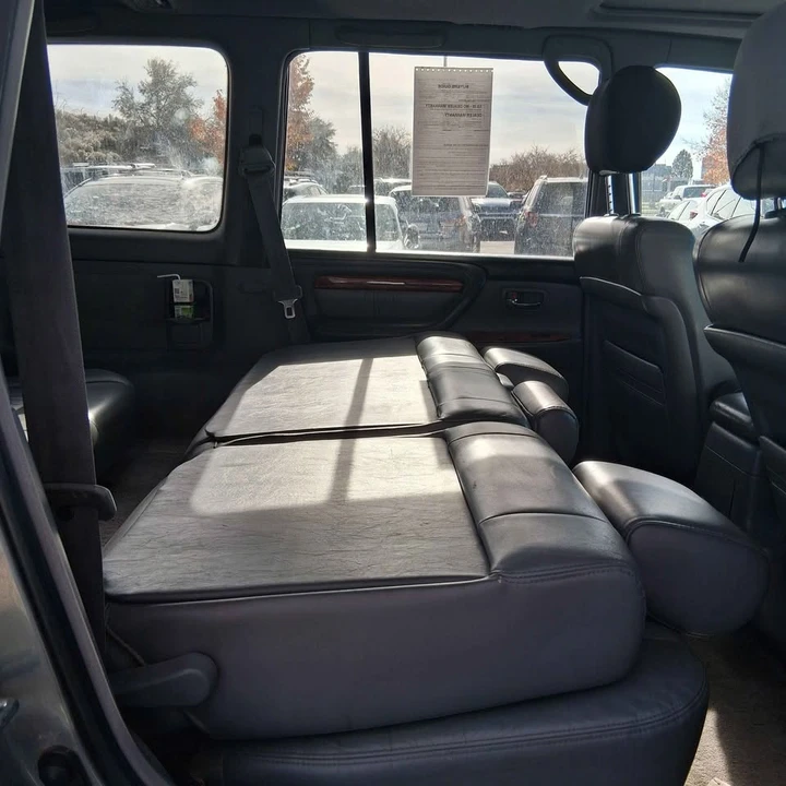 2001 Lexus LX 2nd Gen - Image 9 of 10