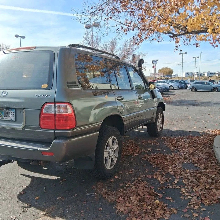 2001 Lexus LX 2nd Gen - Image 4 of 10