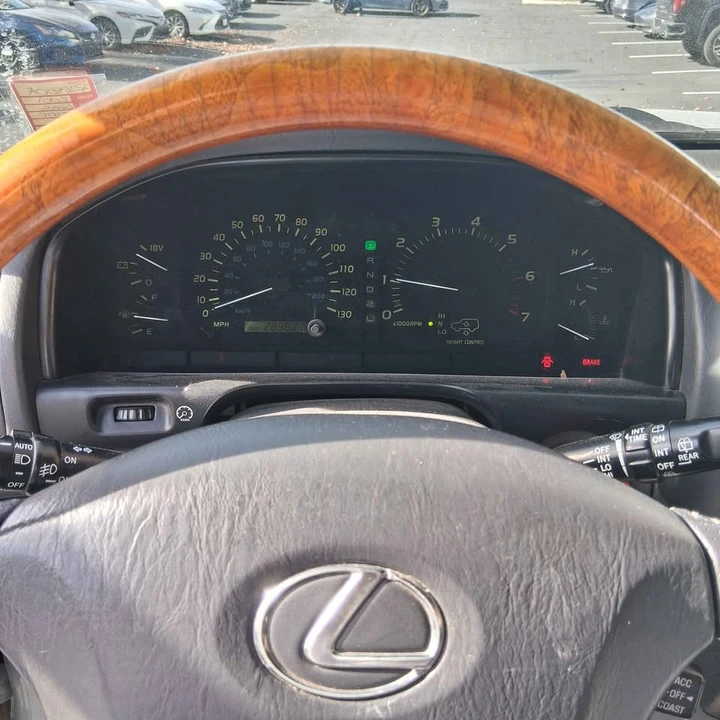 2001 Lexus LX 2nd Gen - Image 10 of 10