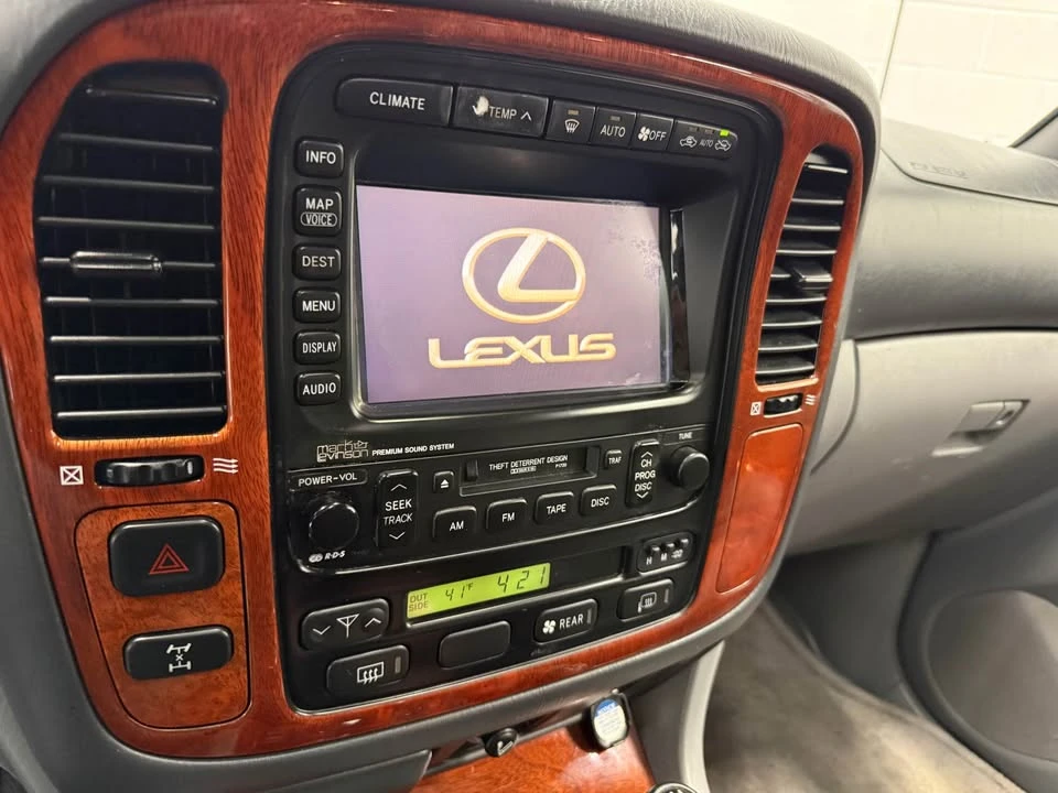 2001 Lexus LX 1st Gen - Image 14 of 17
