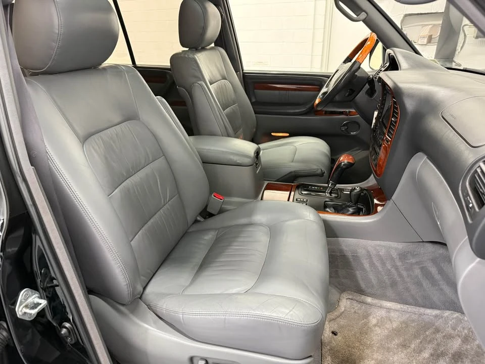 2001 Lexus LX 1st Gen - Image 12 of 17