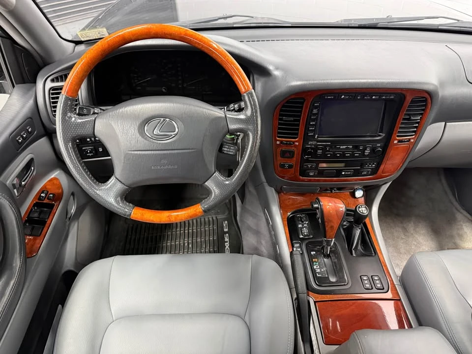 2001 Lexus LX 1st Gen - Image 13 of 17