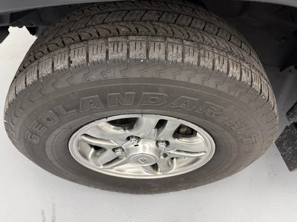 2001 Lexus LX 1st Gen - Image 7 of 17