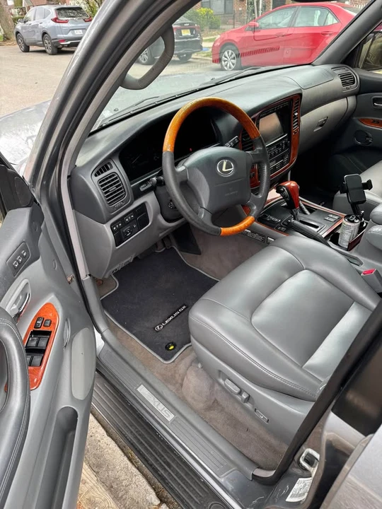 2001 Lexus LX 2nd Gen - Image 6 of 14