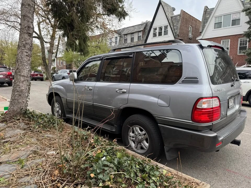 2001 Lexus LX 2nd Gen - Image 5 of 14