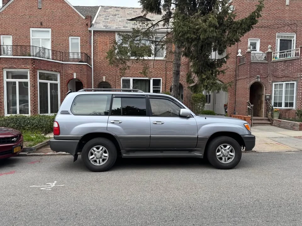 2001 Lexus LX 2nd Gen - Image 3 of 14