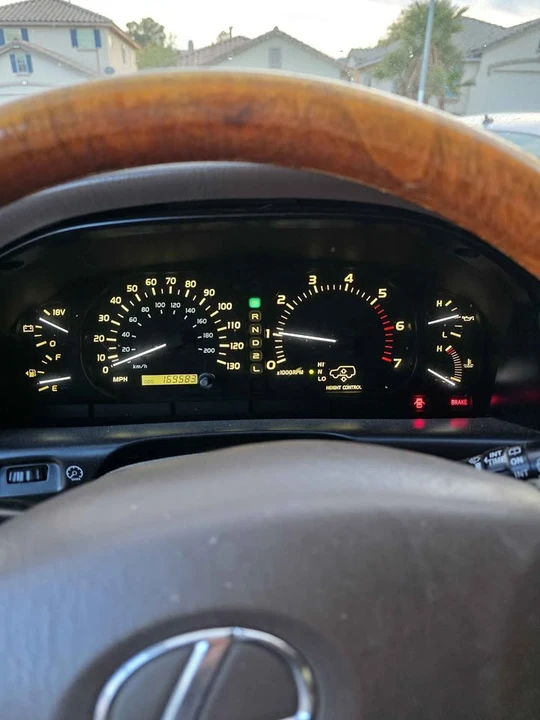 2001 Lexus LX 2nd Gen - Image 6 of 9