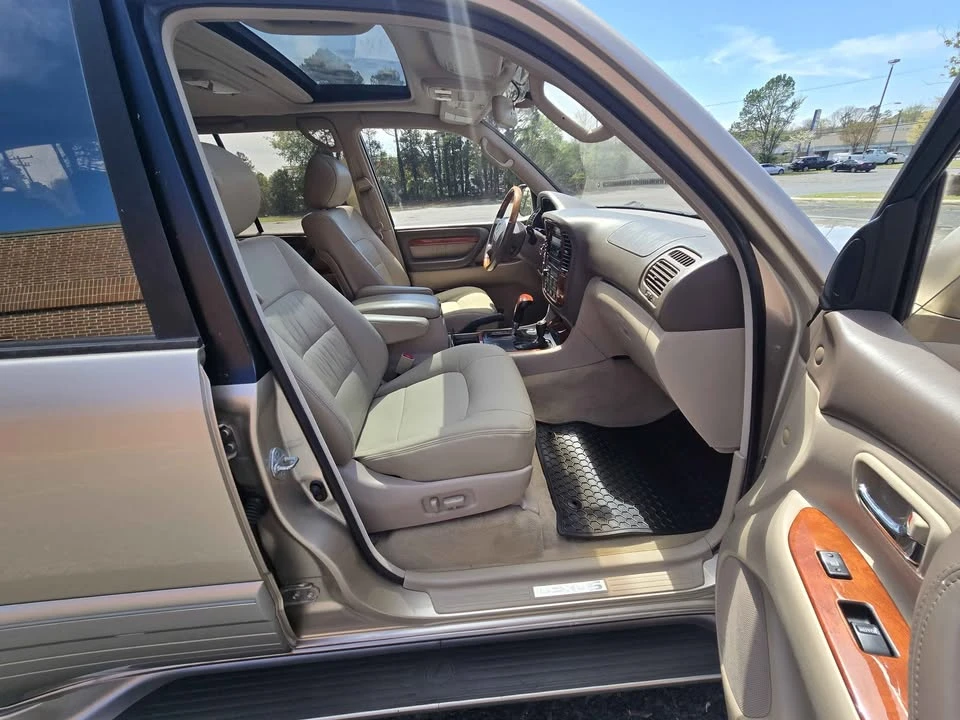 2001 Lexus LX 2nd Gen - Image 16 of 20
