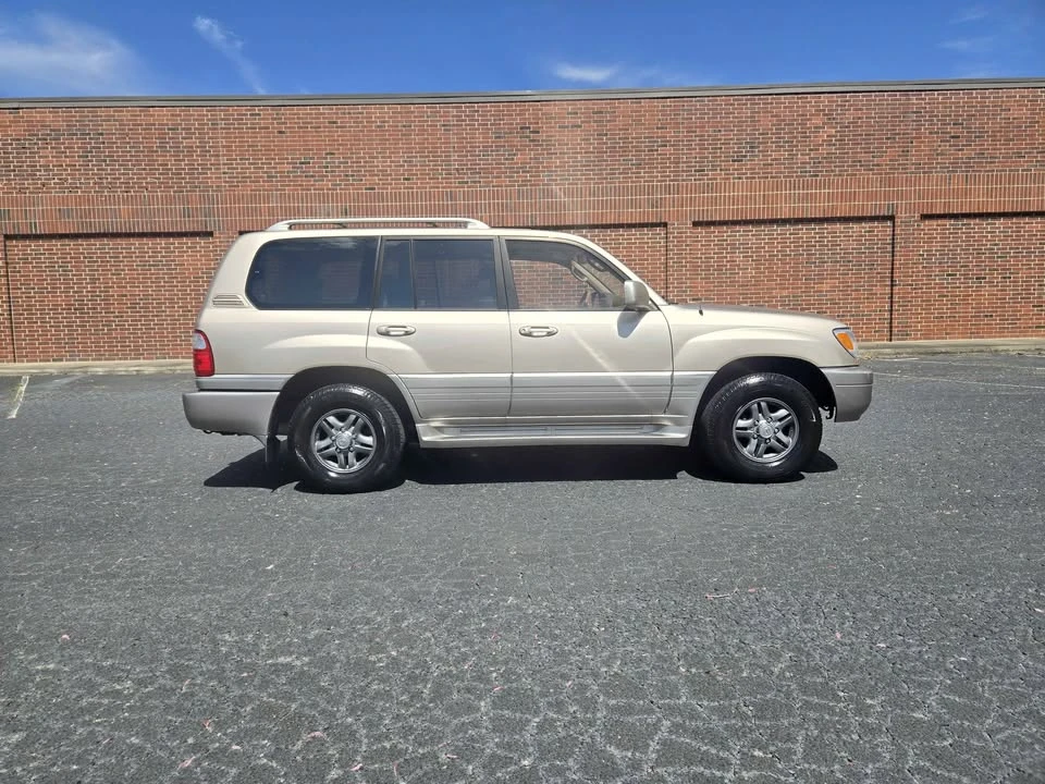 2001 Lexus LX 2nd Gen - Image 6 of 20