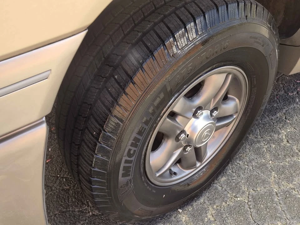 2001 Lexus LX 2nd Gen - Image 8 of 20