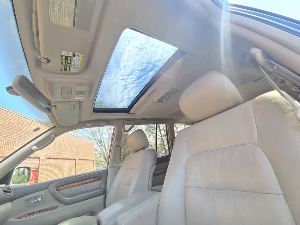 2001 Lexus LX 2nd Gen - Image 18 of 20