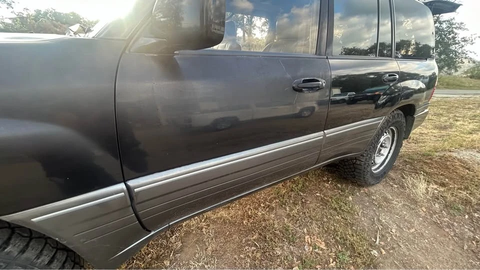 2001 Lexus LX 2nd Gen - Image 14 of 15