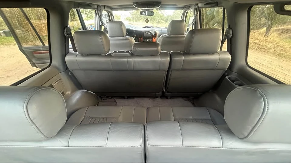 2001 Lexus LX 2nd Gen - Image 11 of 15