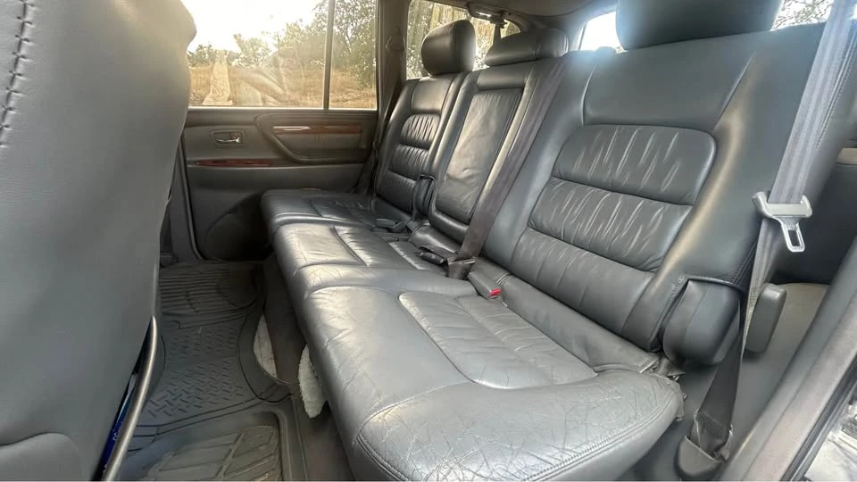 2001 Lexus LX 2nd Gen - Image 9 of 15