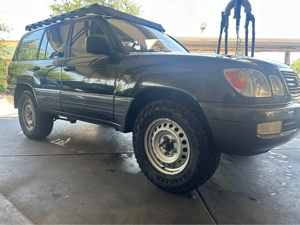 2001 Lexus LX 2nd Gen - Image 2 of 15