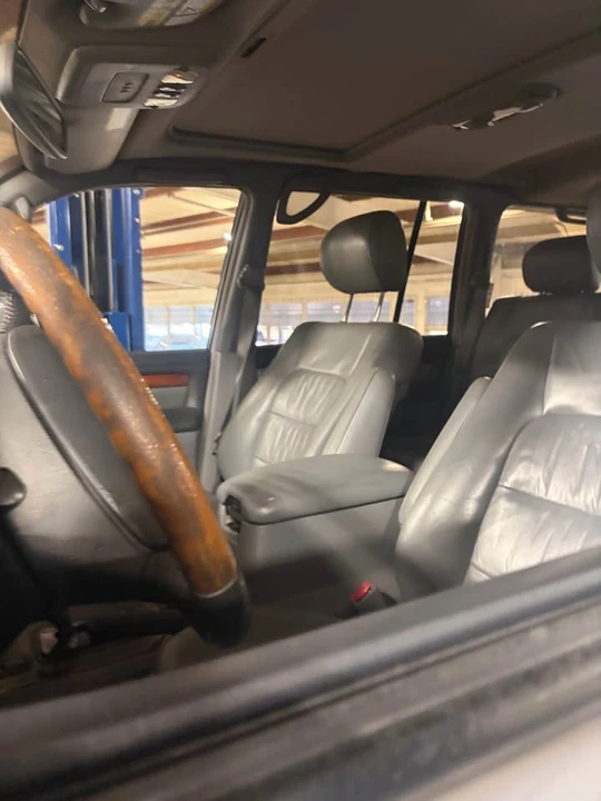 2001 Lexus LX 2nd Gen - Image 3 of 8