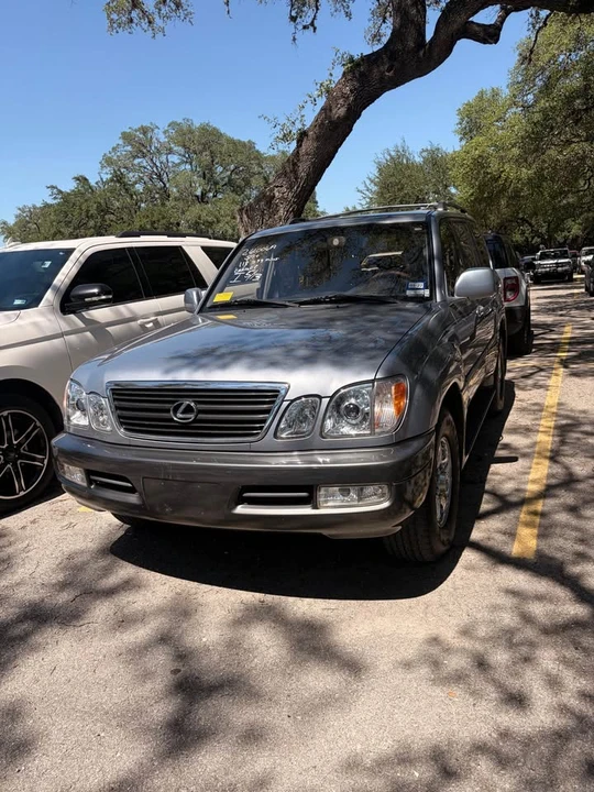 2001 Lexus LX 2nd Gen - Image 4 of 8