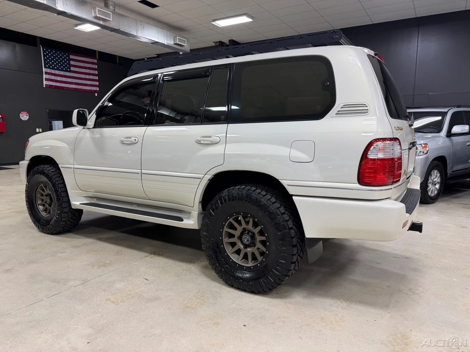 2001 Lexus LX 2nd Gen - Image 9 of 12