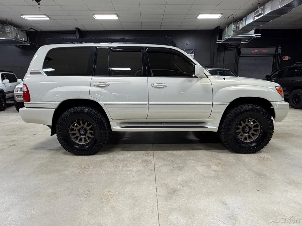 2001 Lexus LX 2nd Gen - Image 12 of 12