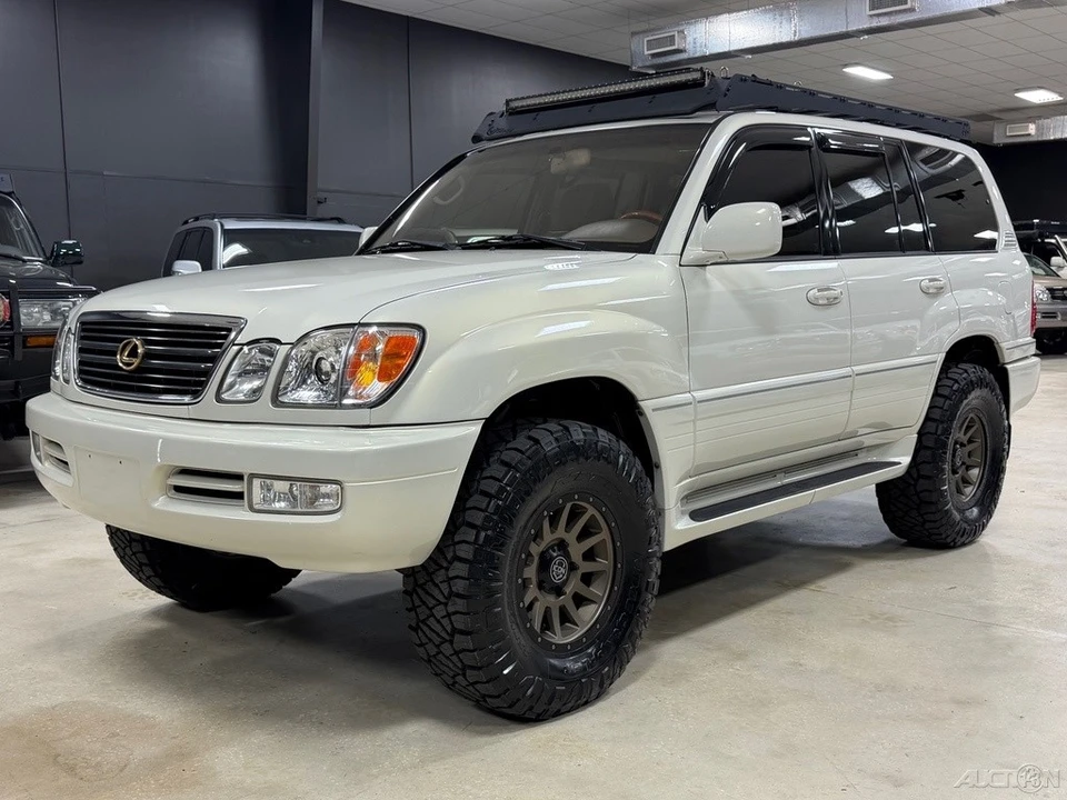 2001 Lexus LX 2nd Gen - Image 6 of 12