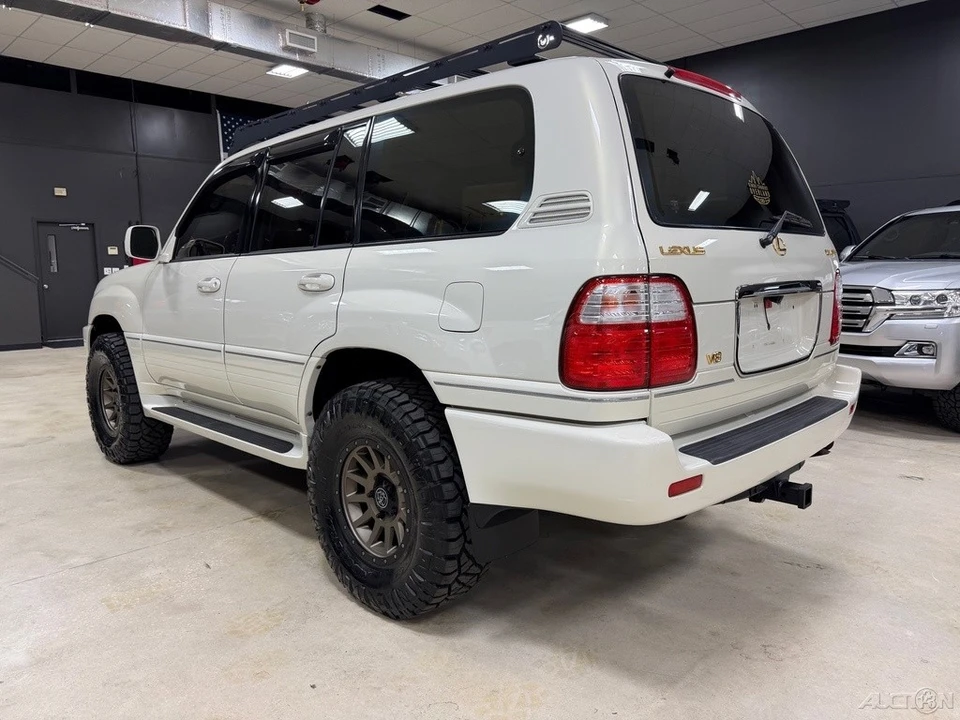 2001 Lexus LX 2nd Gen - Image 10 of 12