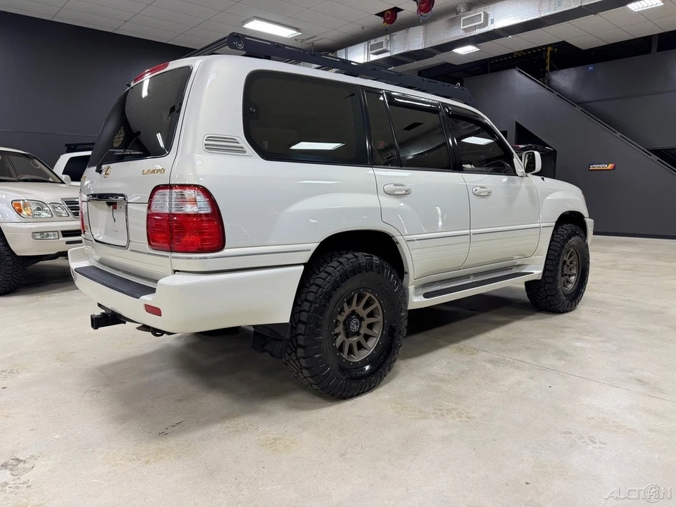 2001 Lexus LX 2nd Gen - Image 11 of 12
