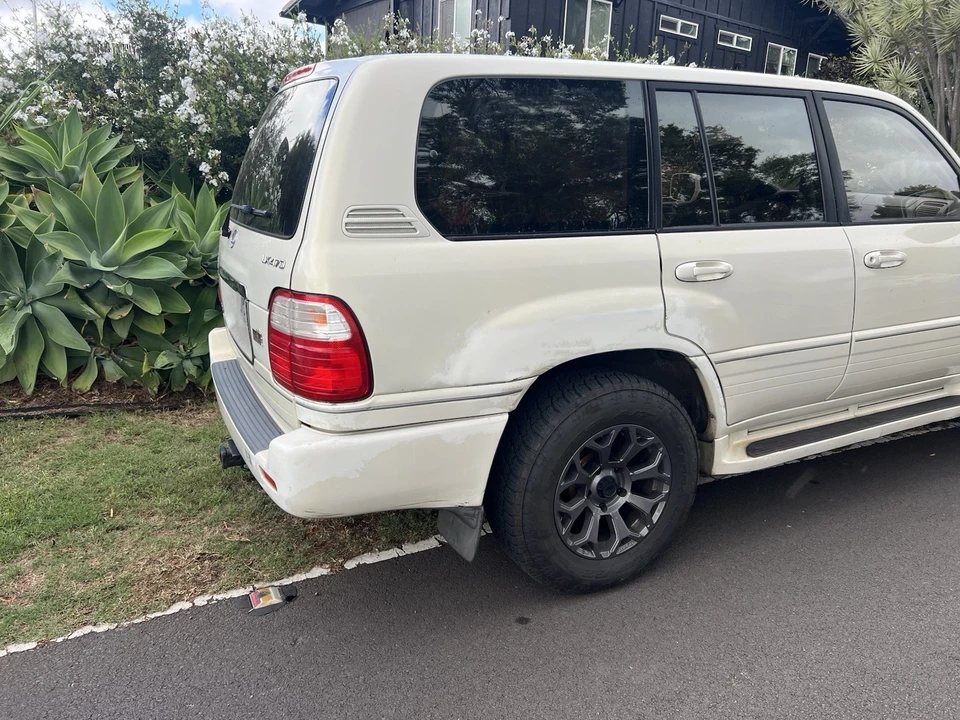 2001 Lexus LX 2nd Gen - Image 3 of 12