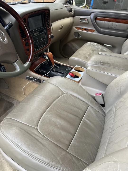 2001 Lexus LX 2nd Gen - Image 9 of 12