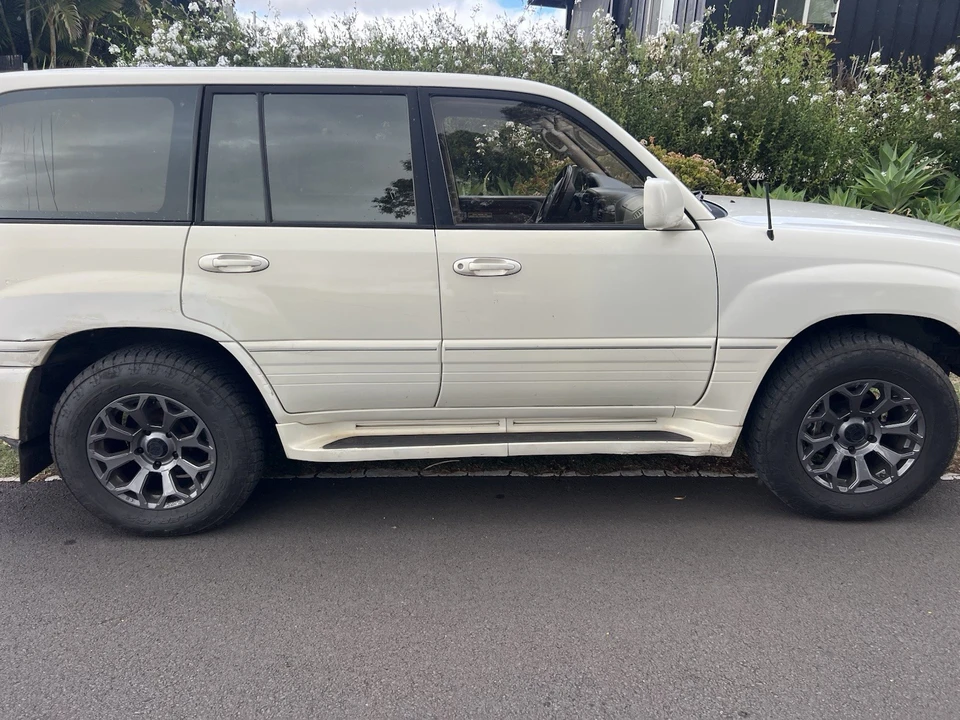2001 Lexus LX 2nd Gen - Image 2 of 12