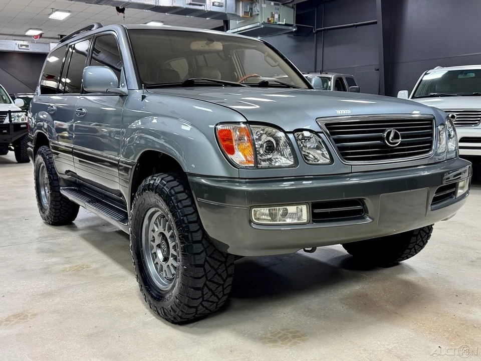 2001 Lexus LX 2nd Gen - Image 5 of 12