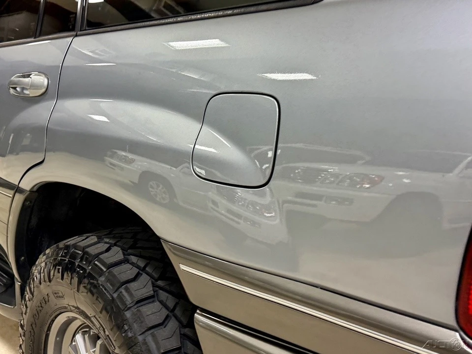 2001 Lexus LX 2nd Gen - Image 12 of 12