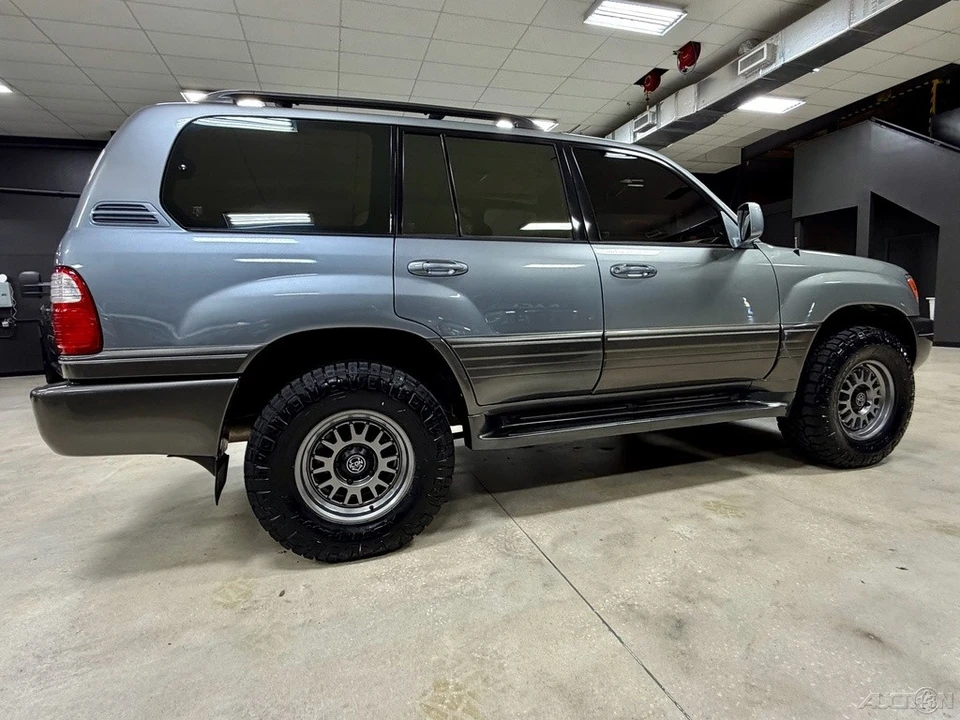 2001 Lexus LX 2nd Gen - Image 9 of 12