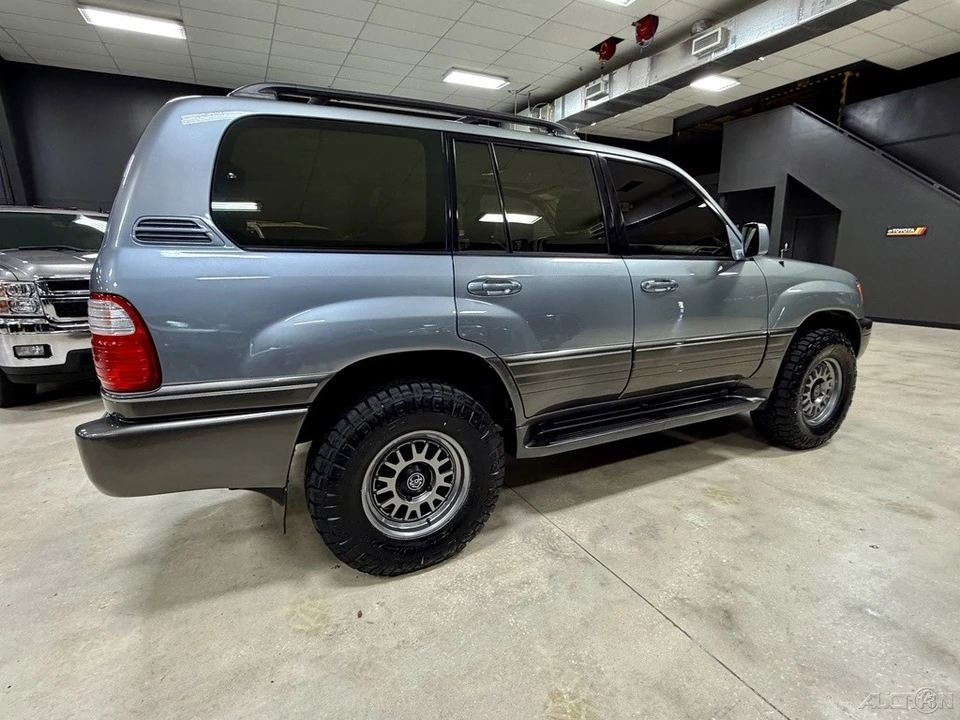 2001 Lexus LX 2nd Gen - Image 8 of 12