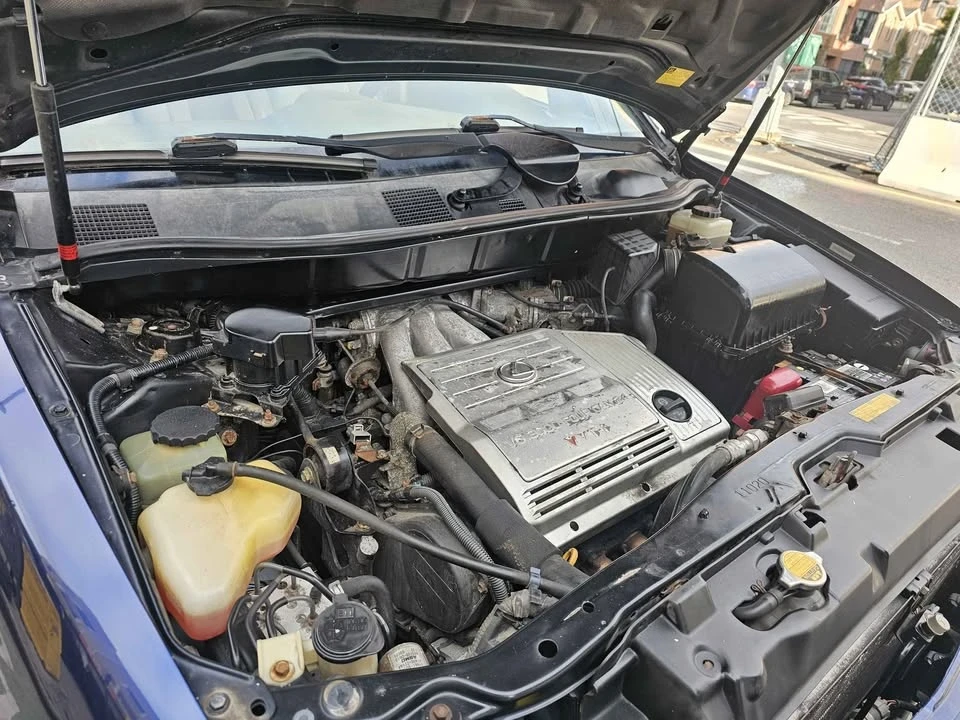 2001 Lexus LX 2nd Gen - Image 6 of 9