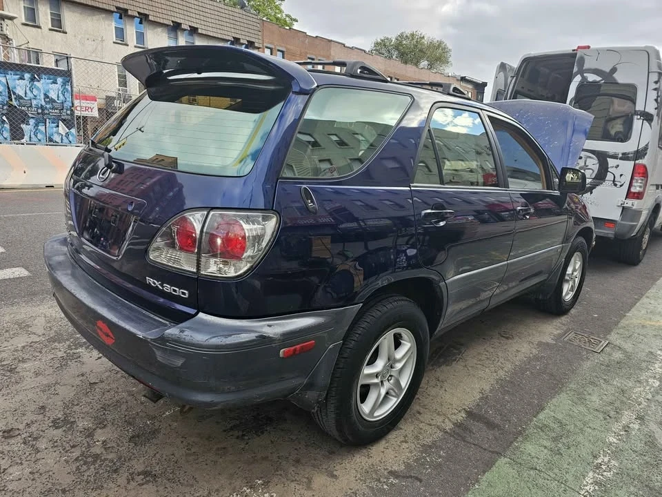 2001 Lexus LX 2nd Gen - Image 4 of 9