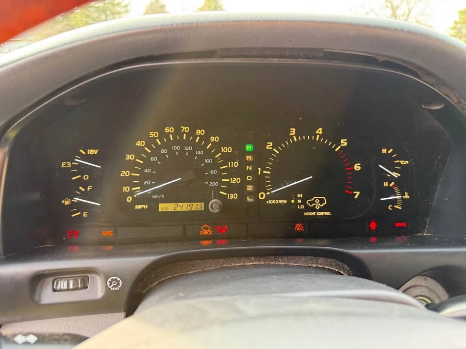 2001 Lexus LX 2nd Gen - Image 16 of 20