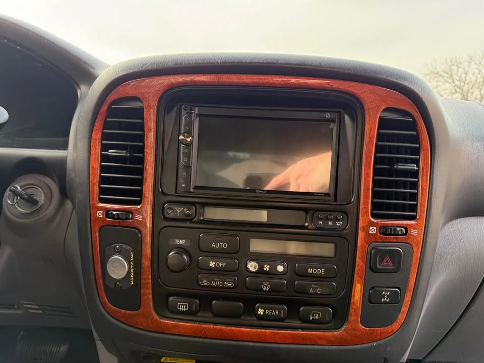 2001 Lexus LX 2nd Gen - Image 13 of 20