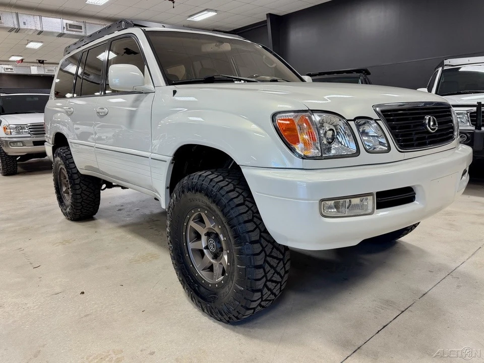2001 Lexus LX 2nd Gen - Image 6 of 12