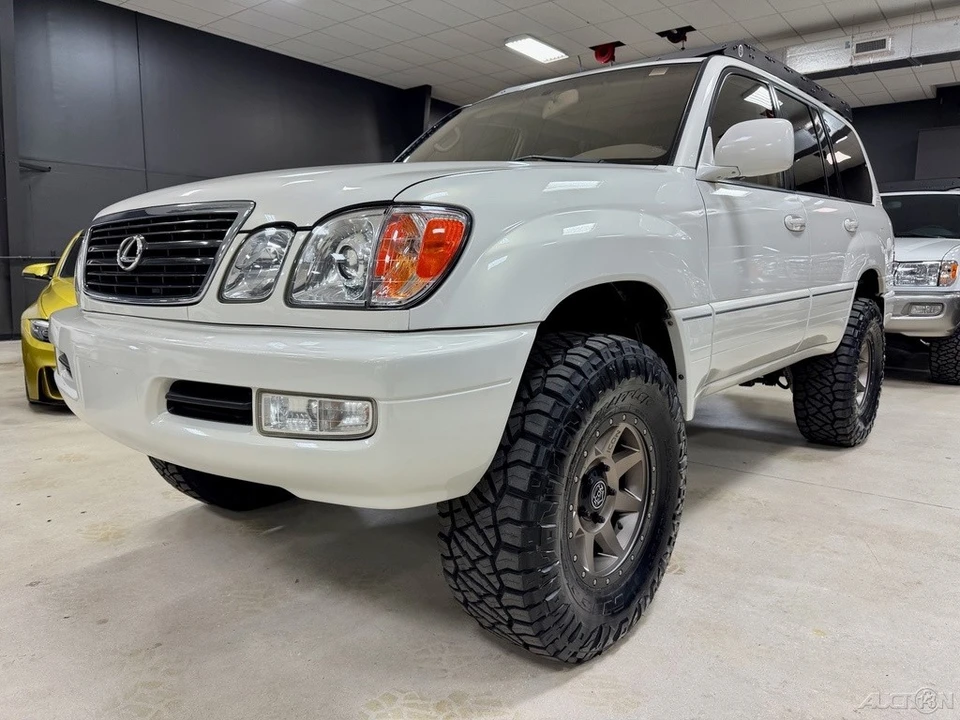2001 Lexus LX 2nd Gen - Image 4 of 12