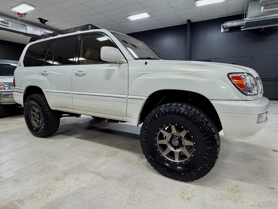 2001 Lexus LX 2nd Gen - Image 5 of 12
