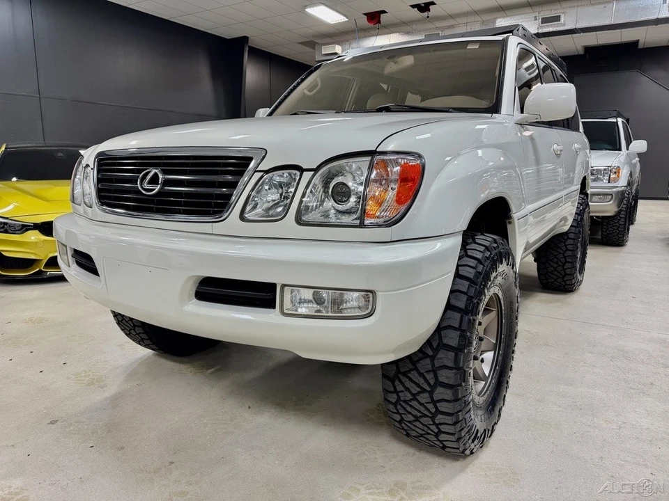 2001 Lexus LX 2nd Gen - Image 8 of 12