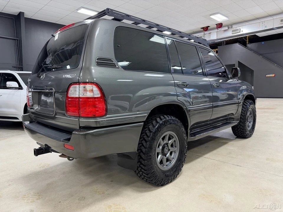 2001 Lexus LX 2nd Gen - Image 8 of 12