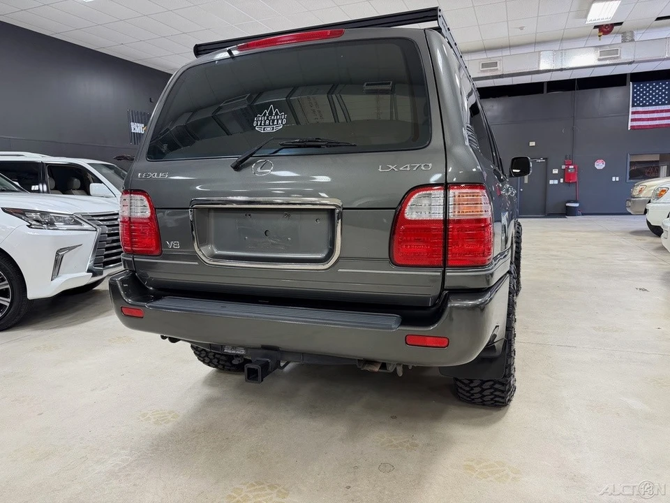 2001 Lexus LX 2nd Gen - Image 10 of 12