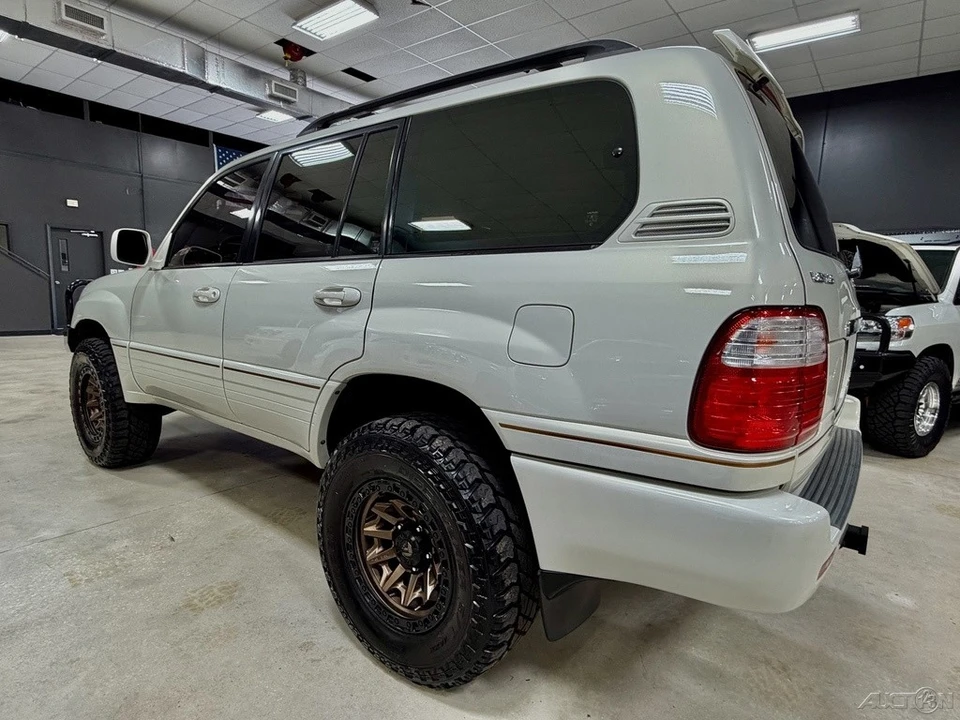 2001 Lexus LX 2nd Gen - Image 5 of 12