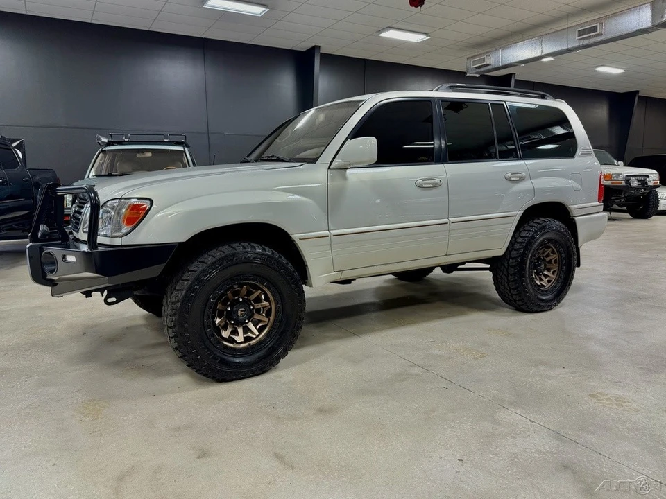 2001 Lexus LX 2nd Gen - Image 3 of 12