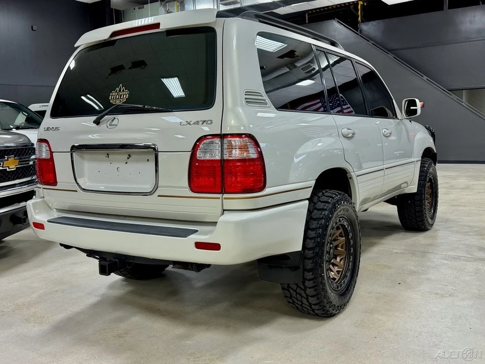 2001 Lexus LX 2nd Gen - Image 9 of 12
