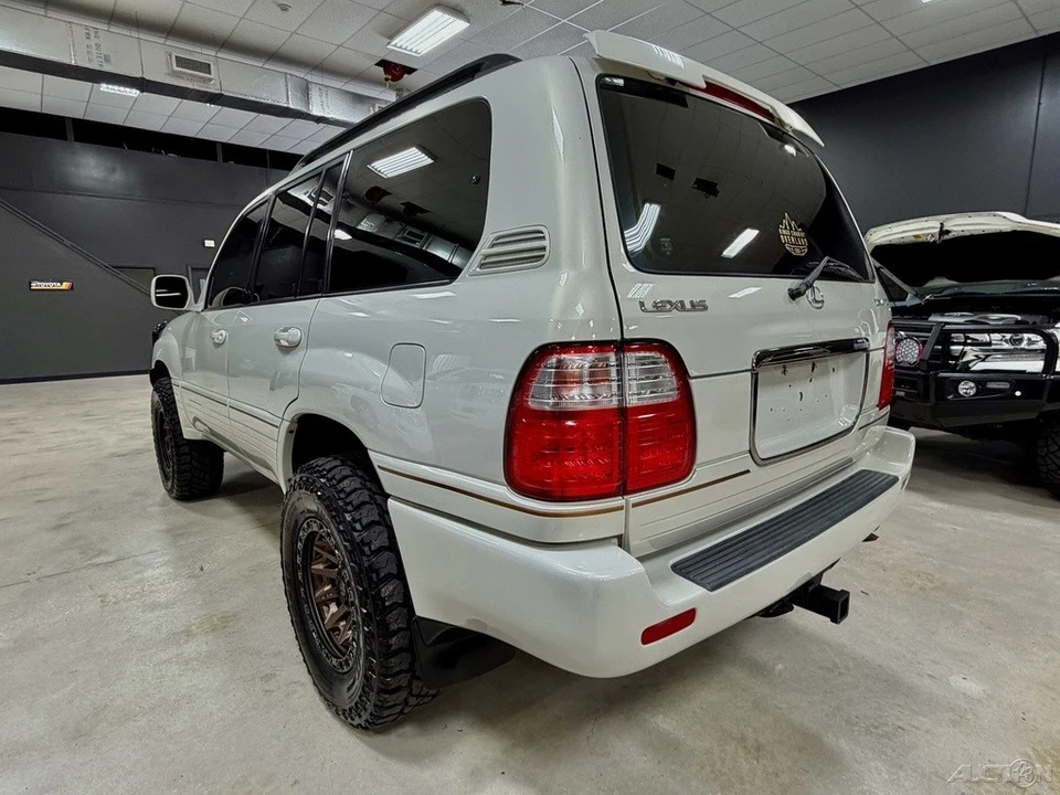 2001 Lexus LX 2nd Gen - Image 6 of 12